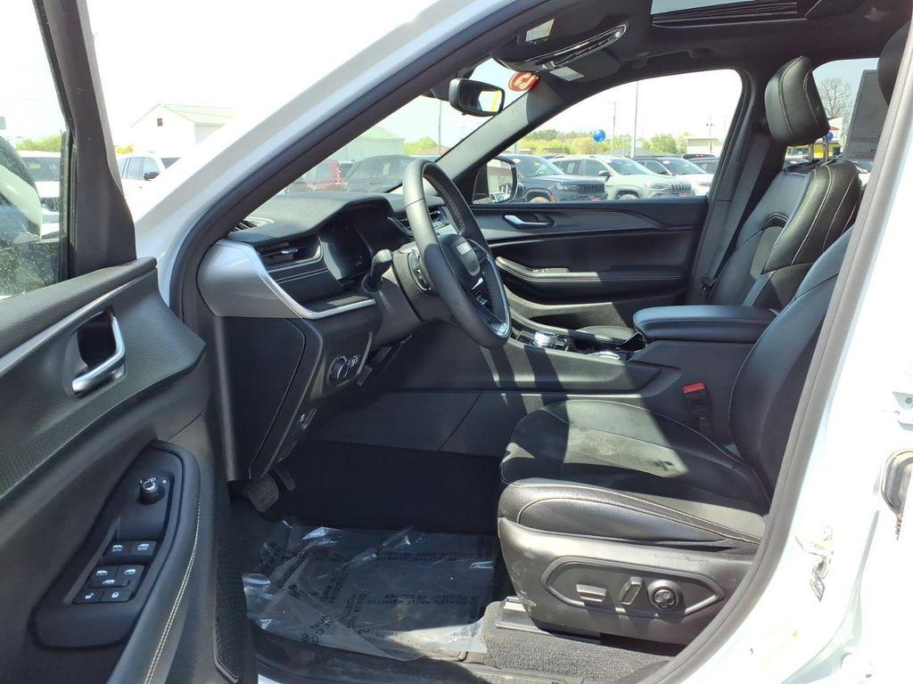 used 2023 Jeep Grand Cherokee car, priced at $31,900