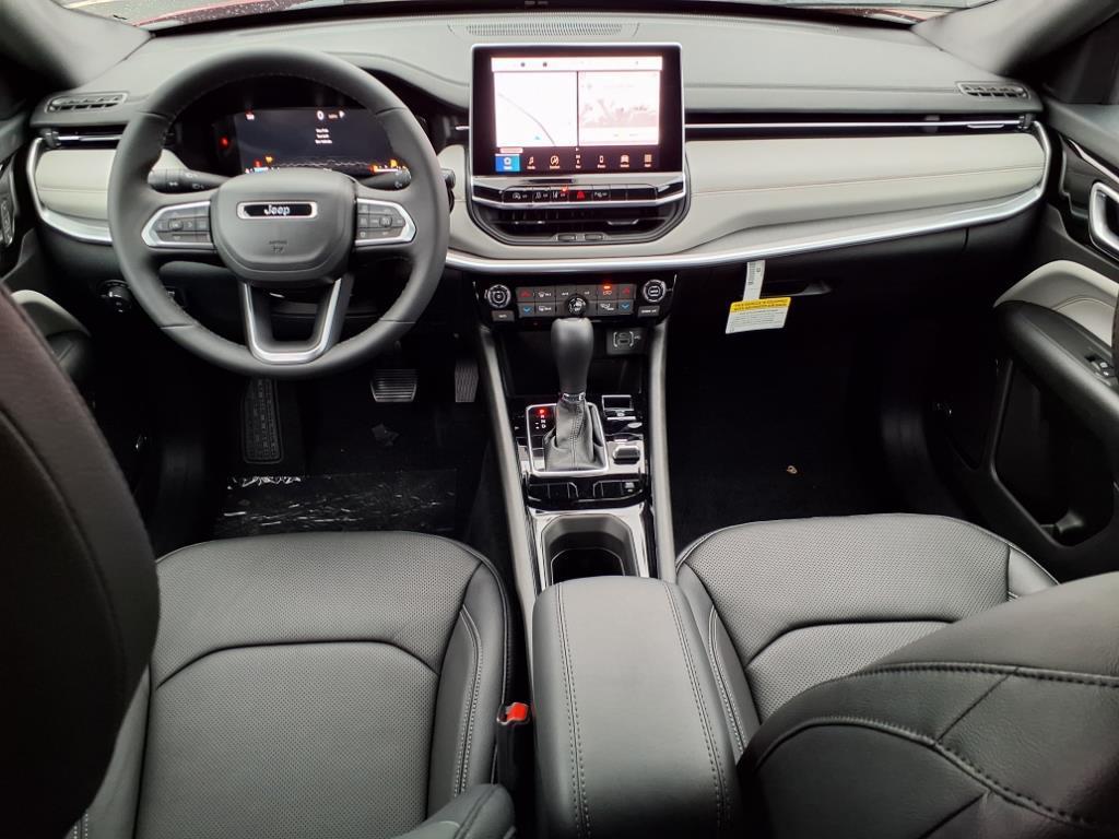 new 2025 Jeep Compass car, priced at $39,104