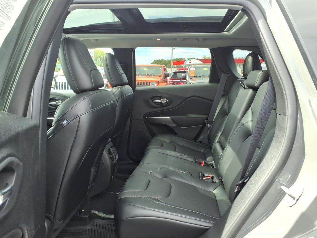 used 2022 Jeep Cherokee car, priced at $27,337