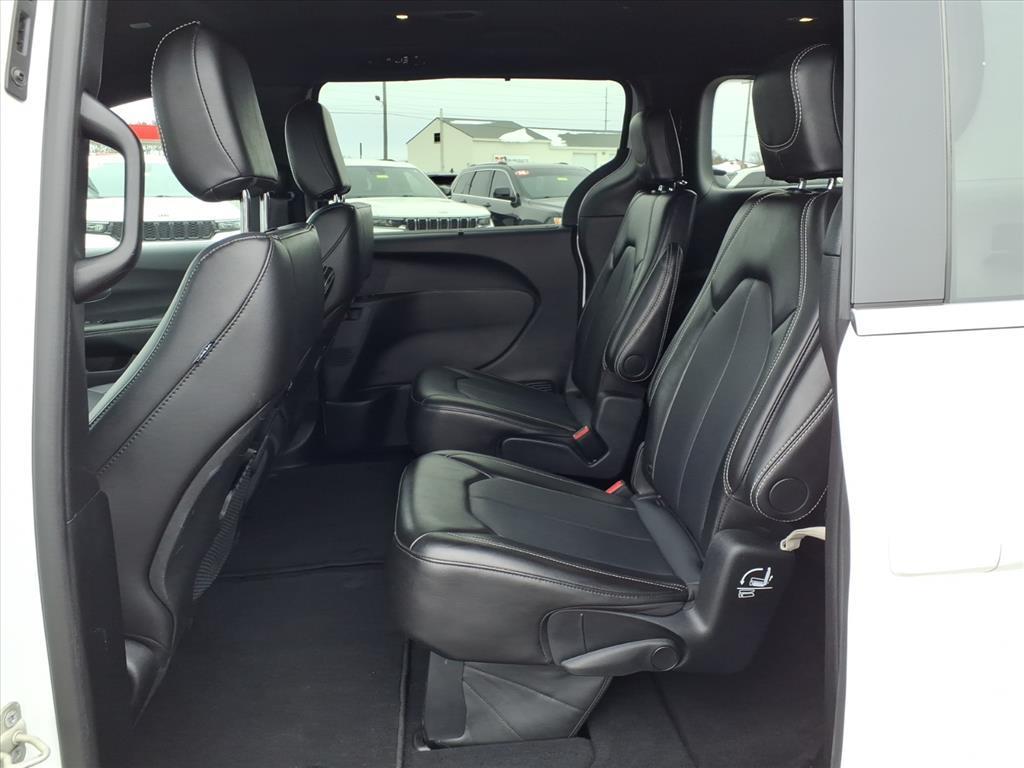 used 2025 Chrysler Pacifica car, priced at $31,900