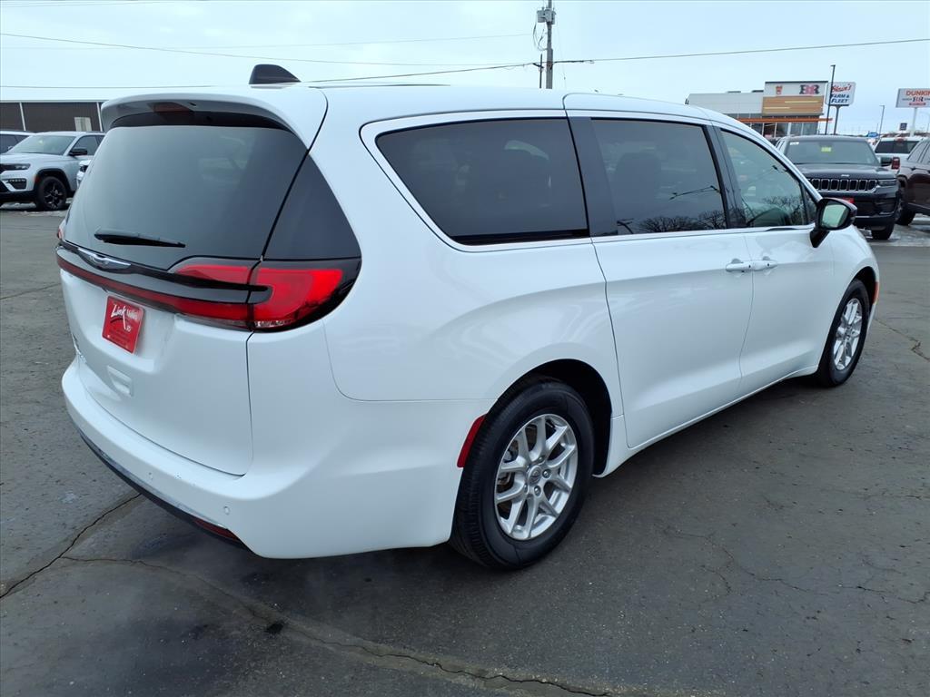 used 2025 Chrysler Pacifica car, priced at $31,900