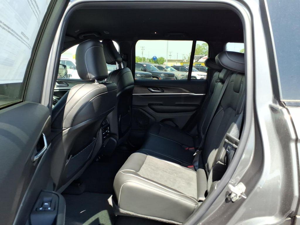 new 2026 Jeep Grand Cherokee car, priced at $43,878