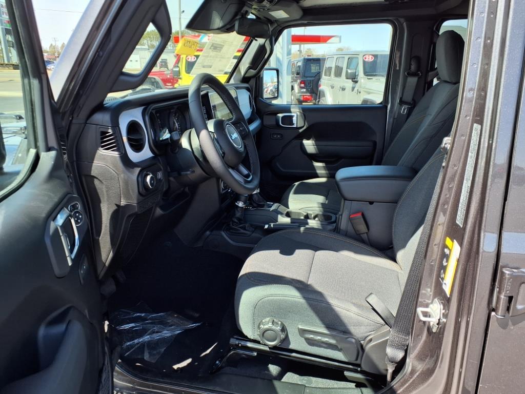 new 2025 Jeep Wrangler car, priced at $45,579