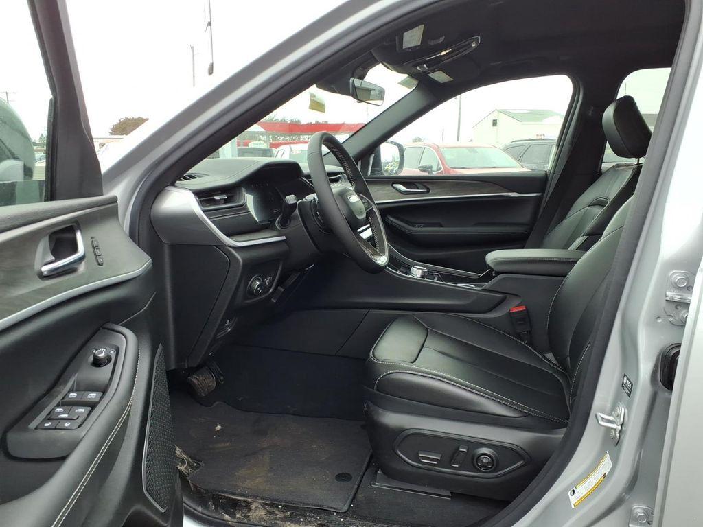 new 2026 Jeep Grand Cherokee car, priced at $50,454