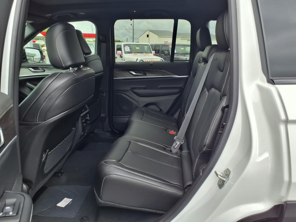 new 2025 Jeep Grand Cherokee car, priced at $48,700