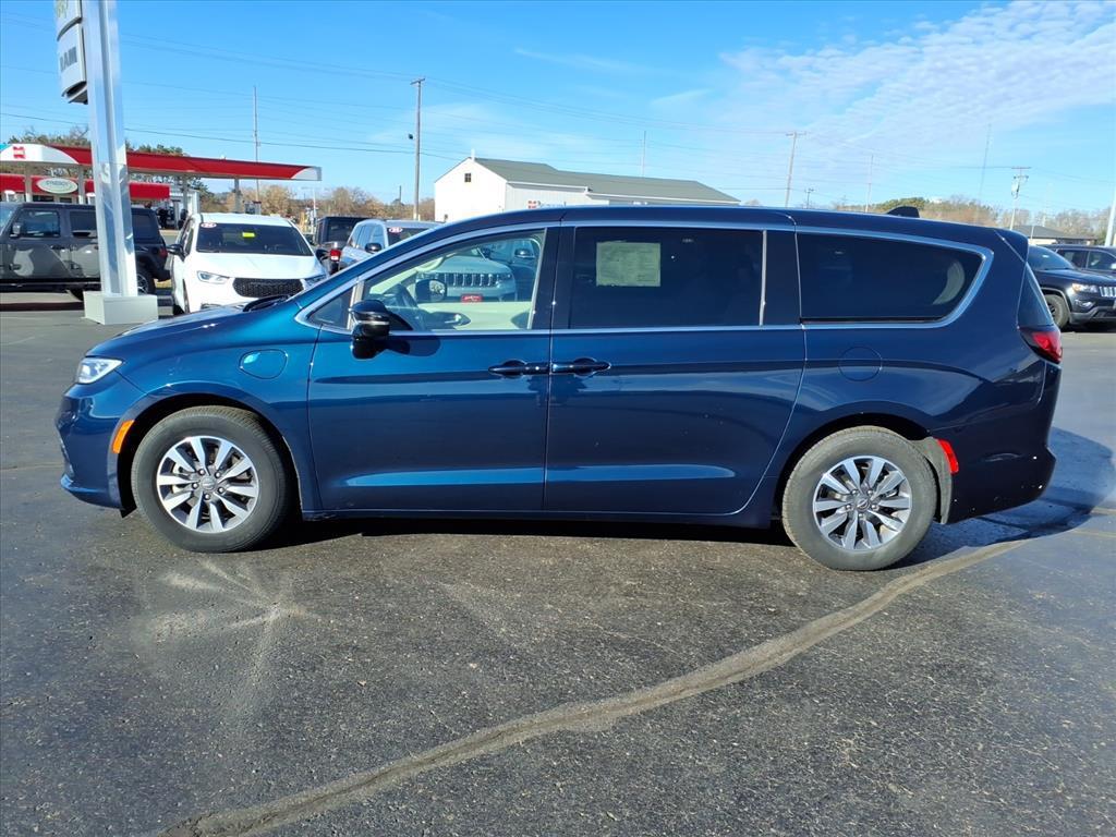 used 2024 Chrysler Pacifica Hybrid car, priced at $29,995