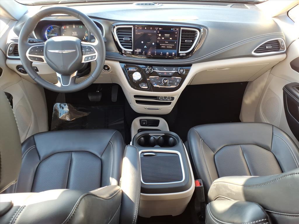 used 2024 Chrysler Pacifica Hybrid car, priced at $29,995