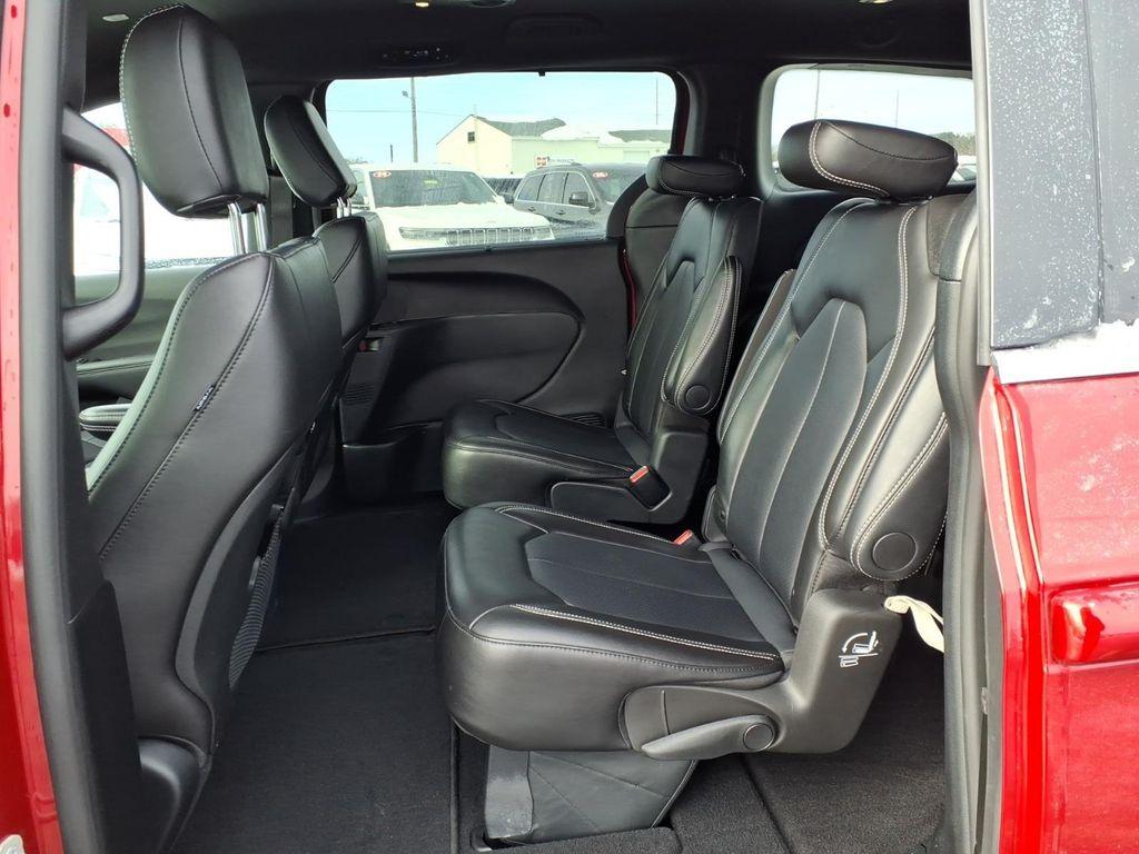 used 2025 Chrysler Pacifica car, priced at $31,900