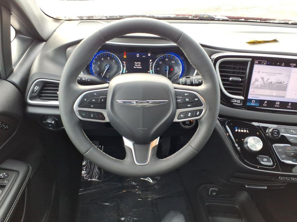 used 2025 Chrysler Pacifica car, priced at $31,900