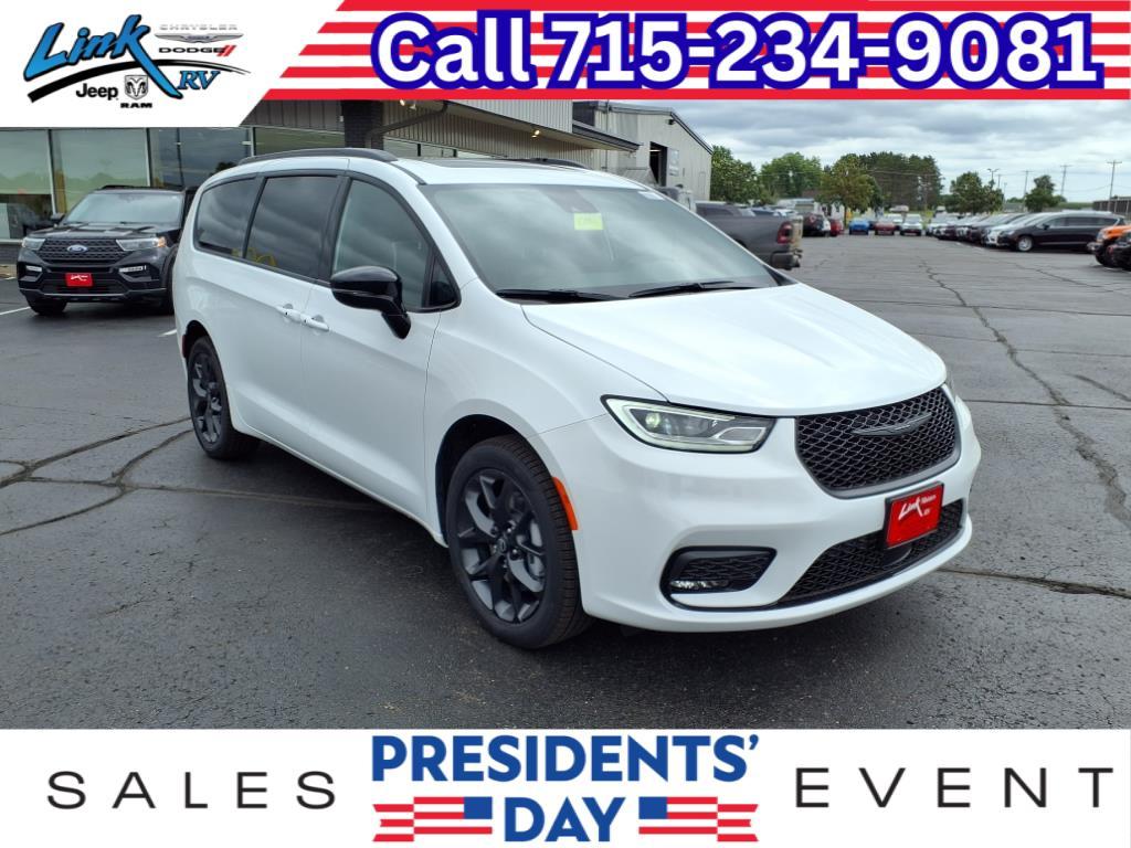 new 2026 Chrysler Pacifica car, priced at $51,570