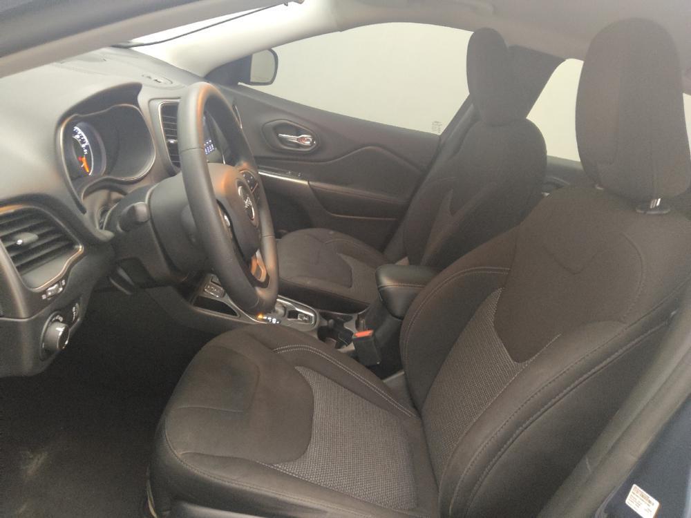 used 2020 Jeep Cherokee car, priced at $18,195