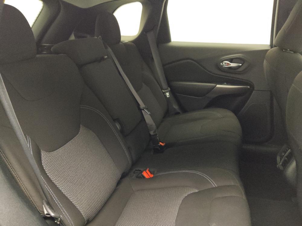 used 2019 Jeep Cherokee car, priced at $18,395