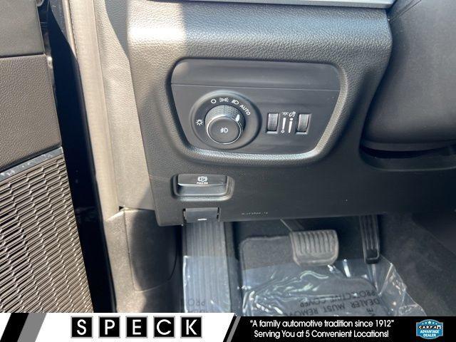 used 2023 Jeep Grand Cherokee car, priced at $39,434