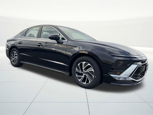 new 2026 Hyundai Sonata Hybrid car, priced at $30,405