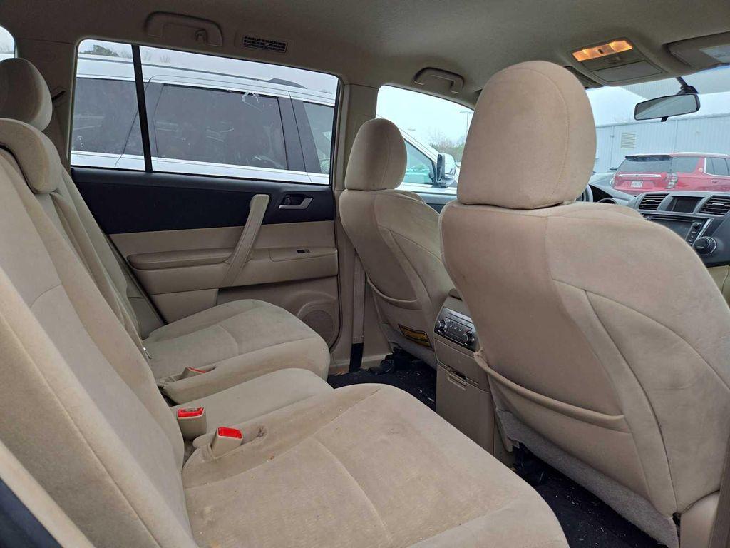 used 2013 Toyota Highlander car, priced at $11,530