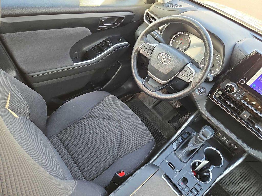 used 2023 Toyota Highlander car, priced at $31,285