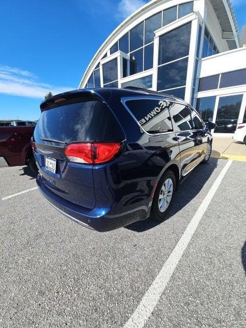 used 2017 Chrysler Pacifica car, priced at $10,400