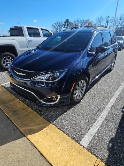used 2017 Chrysler Pacifica car, priced at $10,400