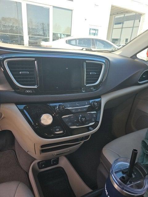 used 2017 Chrysler Pacifica car, priced at $10,400