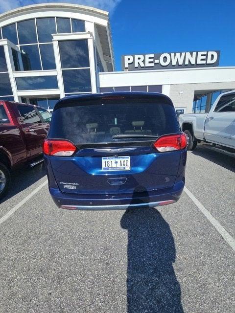 used 2017 Chrysler Pacifica car, priced at $10,400
