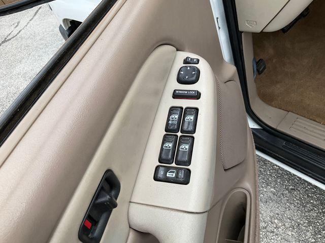 used 2002 Chevrolet Suburban car, priced at $5,500