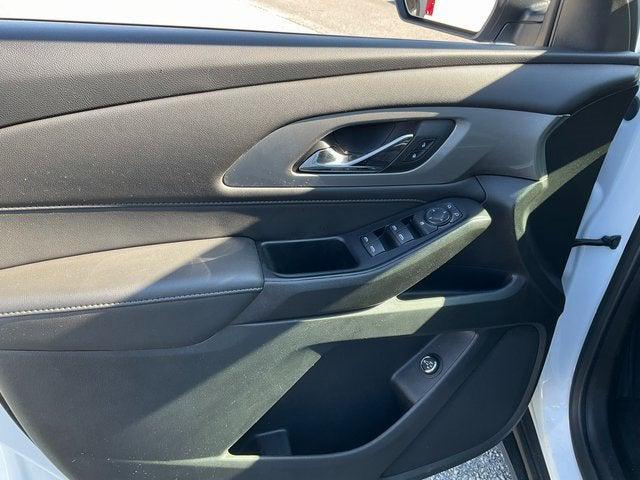 used 2023 Chevrolet Traverse car, priced at $25,990