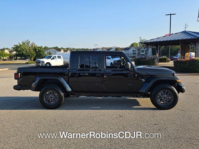 new 2025 Jeep Gladiator car, priced at $40,899