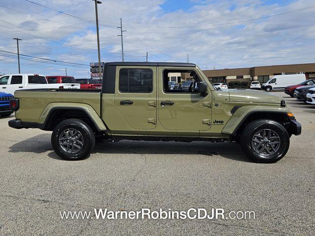 new 2025 Jeep Gladiator car, priced at $41,757