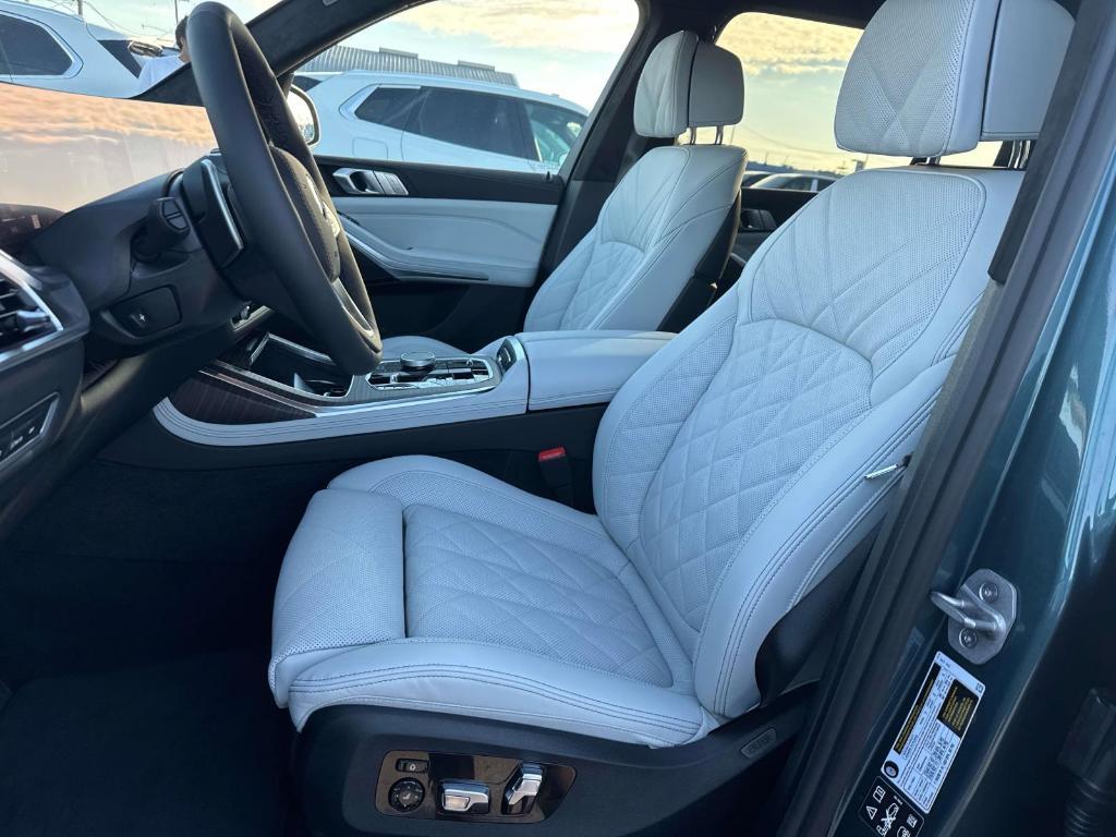 new 2026 BMW X7 car, priced at $91,025
