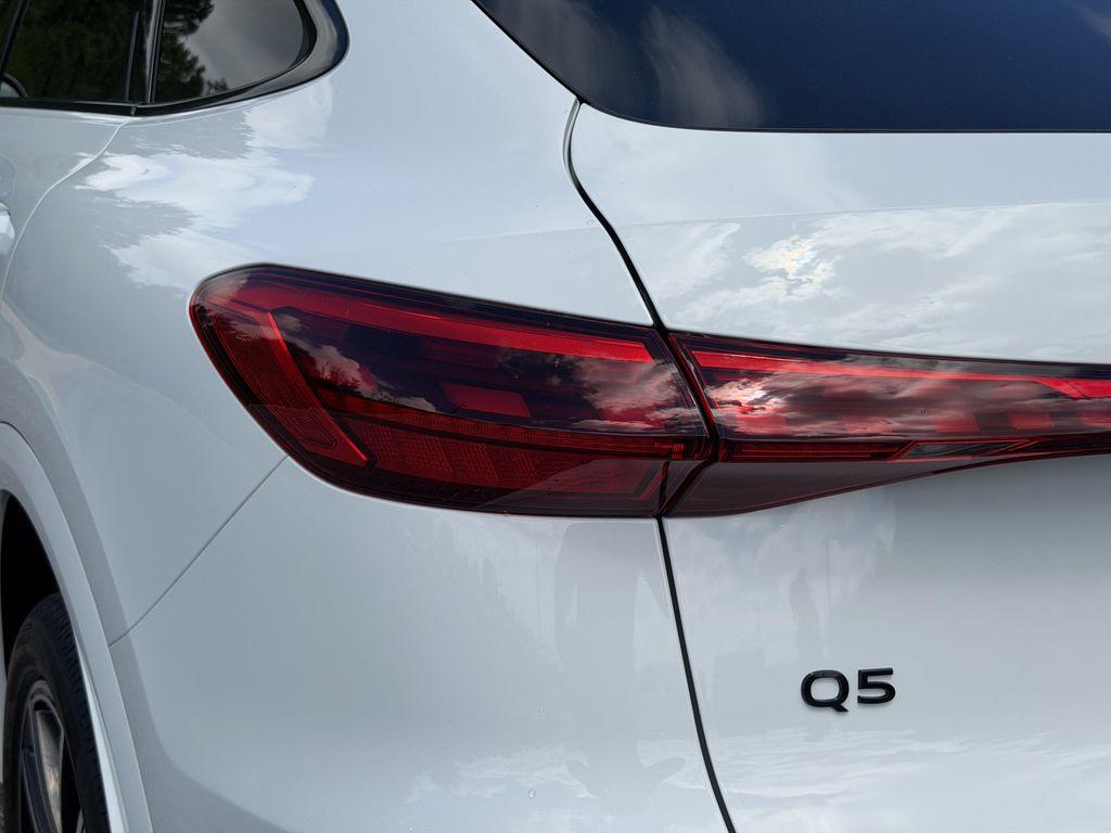 Audi Q5 view 10