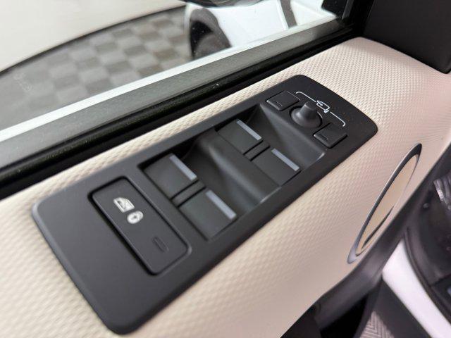 new 2026 Land Rover Discovery car, priced at $77,922