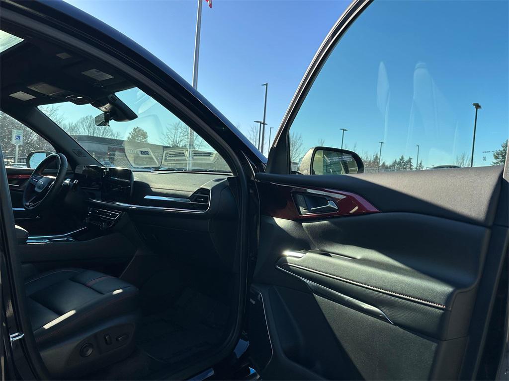 used 2025 Chevrolet Traverse car, priced at $55,500