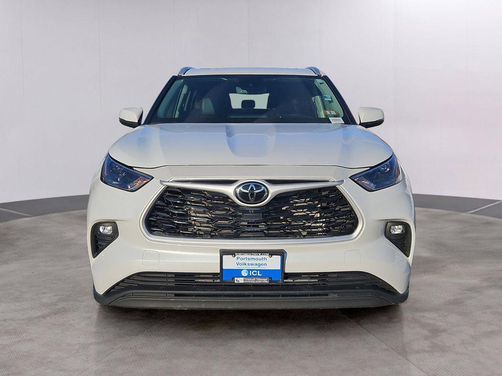 used 2024 Toyota Highlander car, priced at $38,999