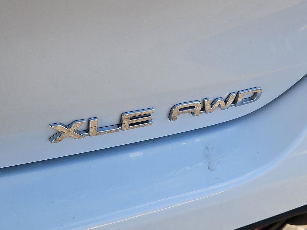 used 2024 Toyota Highlander car, priced at $38,999