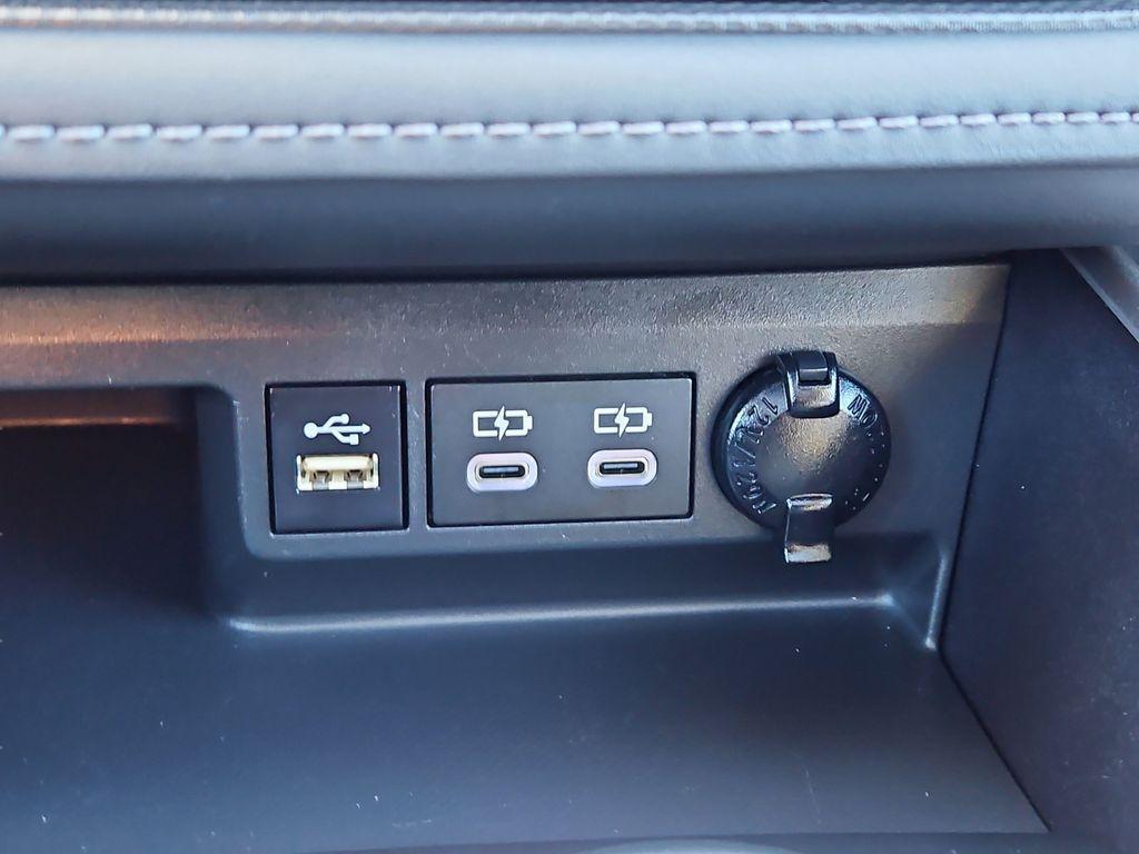 used 2024 Toyota Highlander car, priced at $38,999