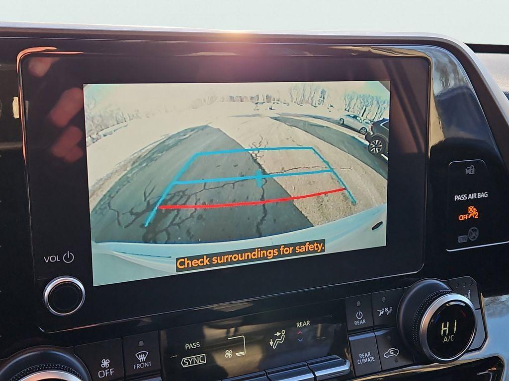 used 2024 Toyota Highlander car, priced at $38,999