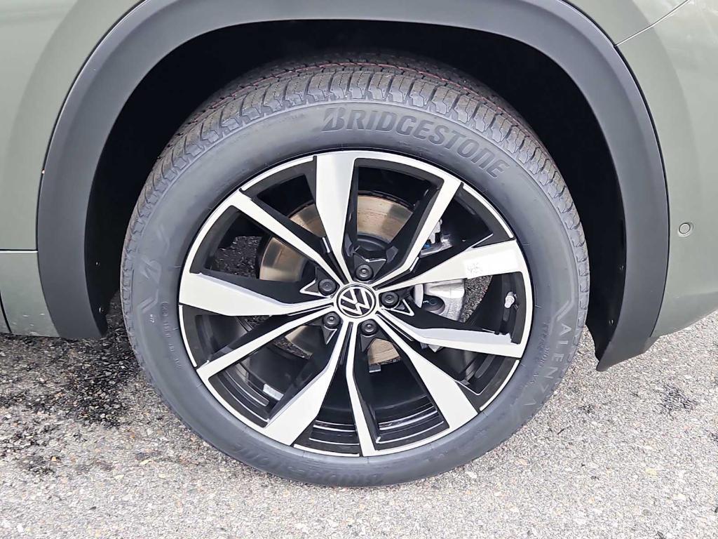 new 2026 Volkswagen Atlas Cross Sport car, priced at $53,324