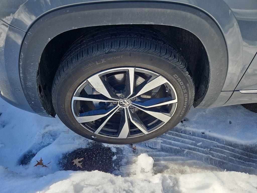 used 2025 Volkswagen Atlas car, priced at $45,999