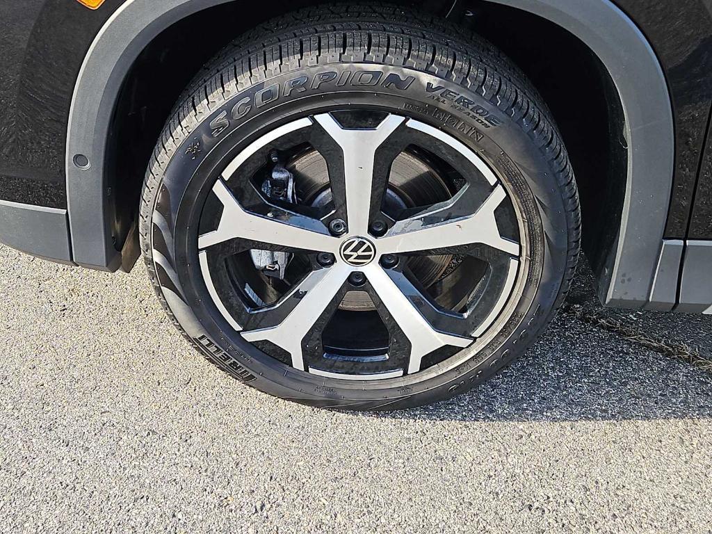 used 2025 Volkswagen Tiguan car, priced at $33,699