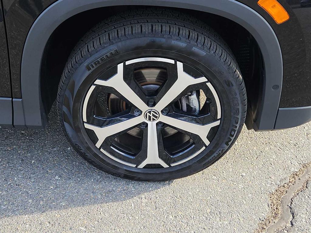 used 2025 Volkswagen Tiguan car, priced at $33,699