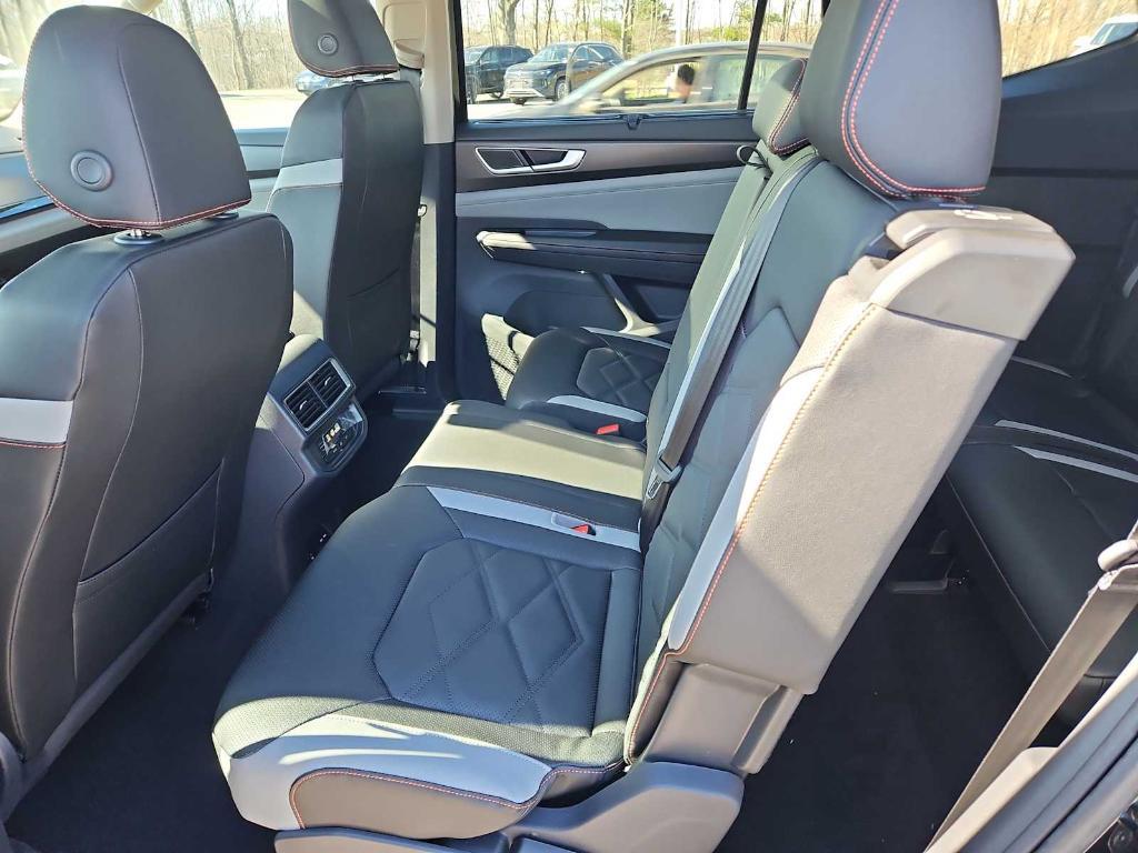 new 2026 Volkswagen Atlas car, priced at $45,434