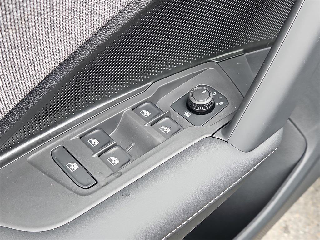 new 2025 Volkswagen Tiguan car, priced at $33,171