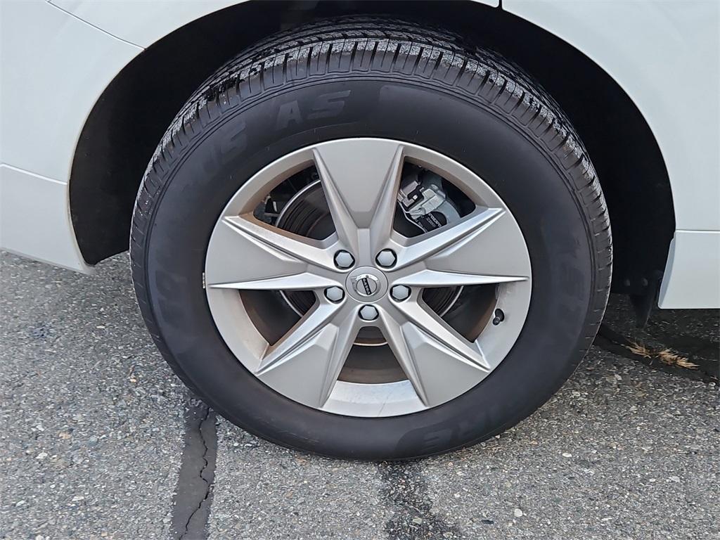 used 2022 Volvo XC60 car, priced at $27,299