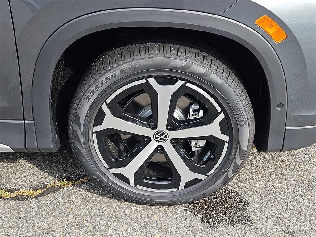 new 2025 Volkswagen Tiguan car, priced at $35,498