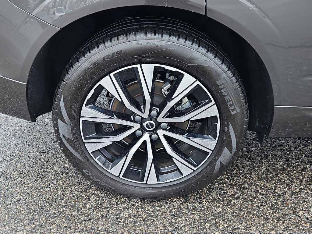 used 2023 Volvo XC60 car, priced at $34,787