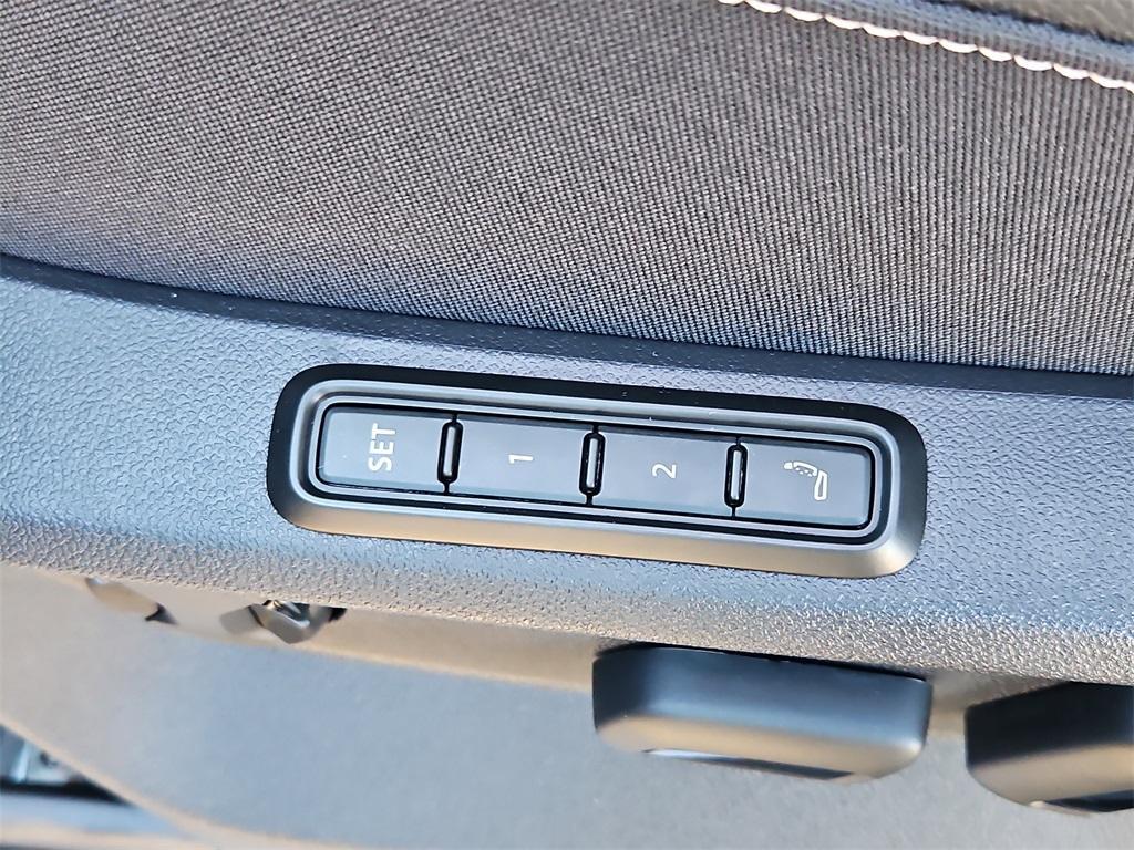 new 2026 Volkswagen Atlas Cross Sport car, priced at $54,324