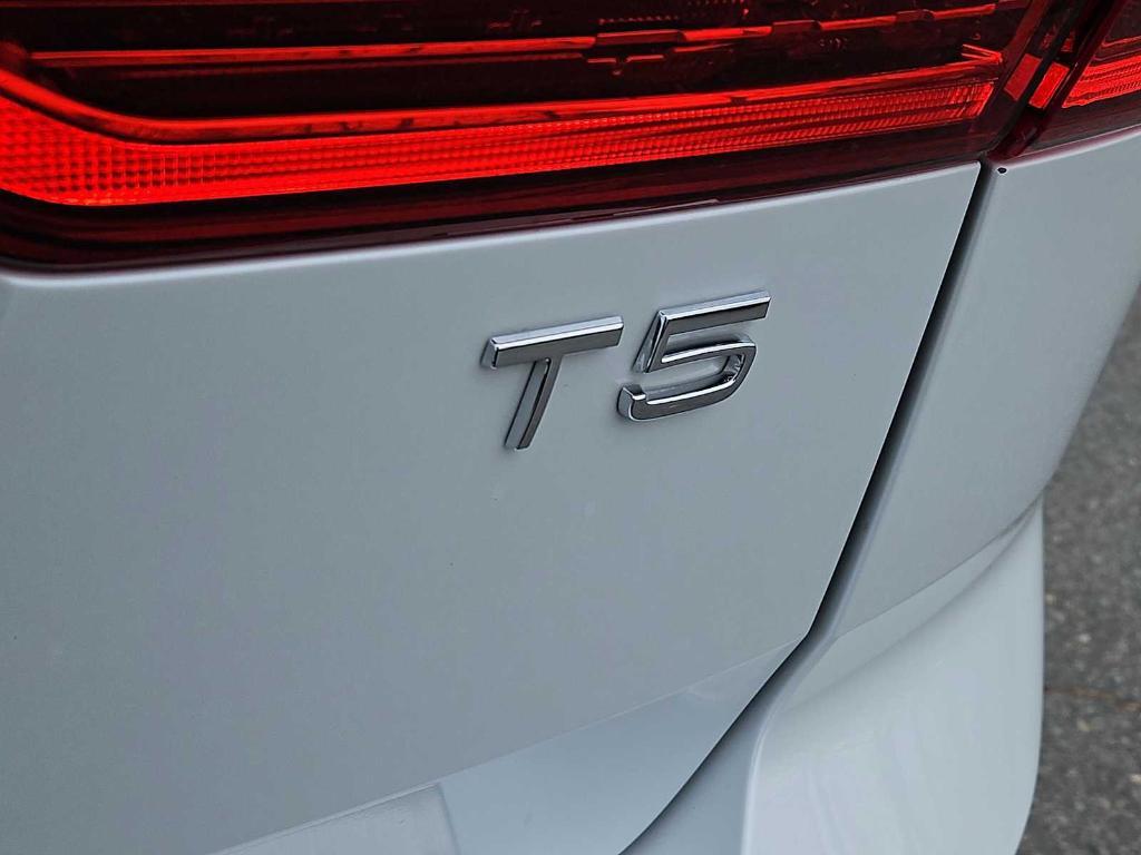 used 2021 Volvo XC60 car, priced at $24,299