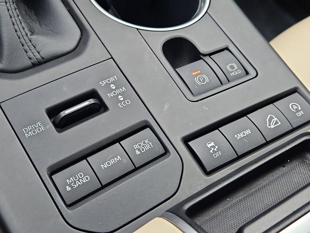 used 2020 Toyota Highlander car, priced at $29,999