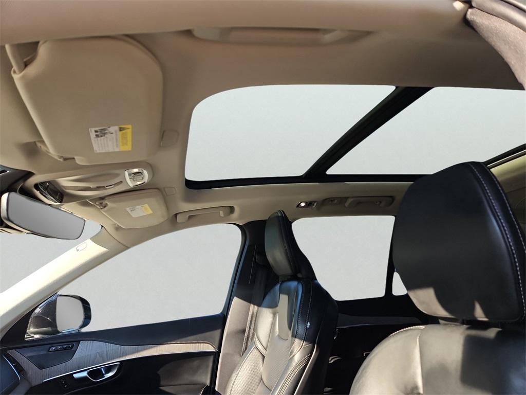 used 2022 Volvo XC90 car, priced at $36,999