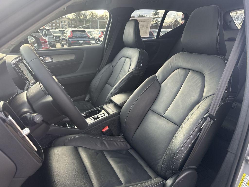 used 2024 Volvo XC40 car, priced at $31,624